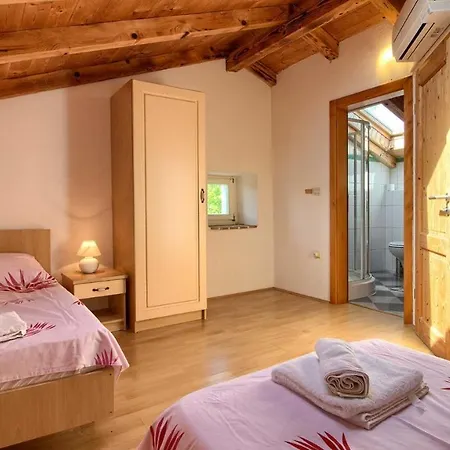 Vila Sherpa Stranici kod Lovreca